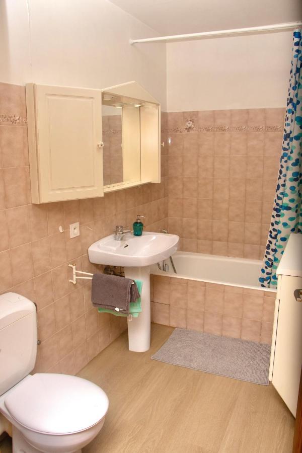 Appartement Entre Geneve Et Chamonix Au Pied Des Montagnes Cluses Exterior photo